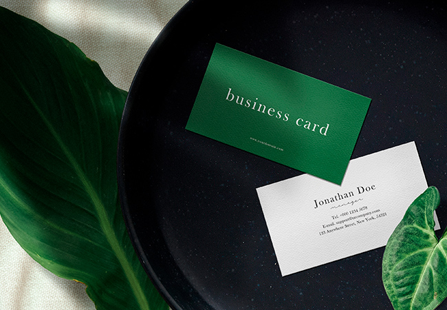 Clean minimal business card mockup on black stone plate Free Psd