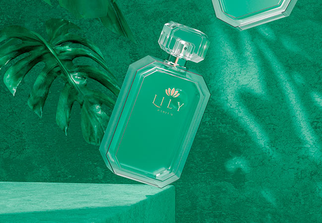 Glass perfume bottle mockup on tropical green background 3d render Premium Psd